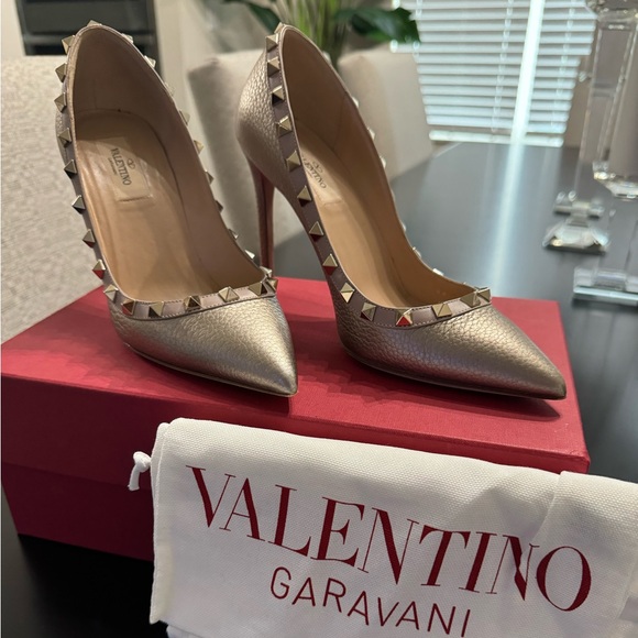 Valentino Rockstud Pumps - Picture 1 of 6
